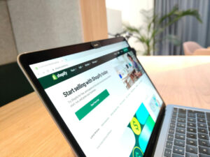 Shopify ou prestashop : choisir la meilleure plateforme e-commerce pour le SEO
