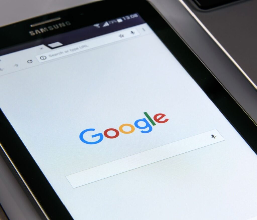SEO vs GEO : quelle stratégie votre visibilité ?